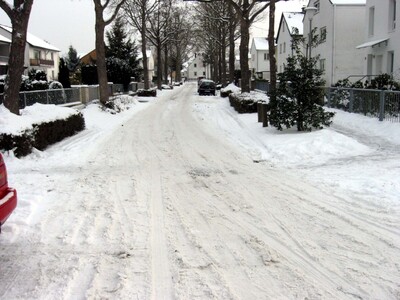 Nebenstraße_Zöllerstr_ungeräumt_1001.JPG