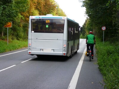 Seitenstreifen an der Ortsausfahrt von Spachbrücken